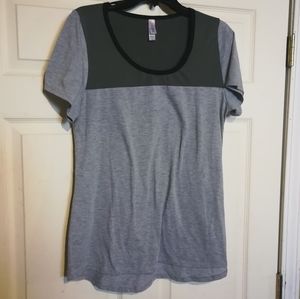 LuLaRoe Color block Classic T size L